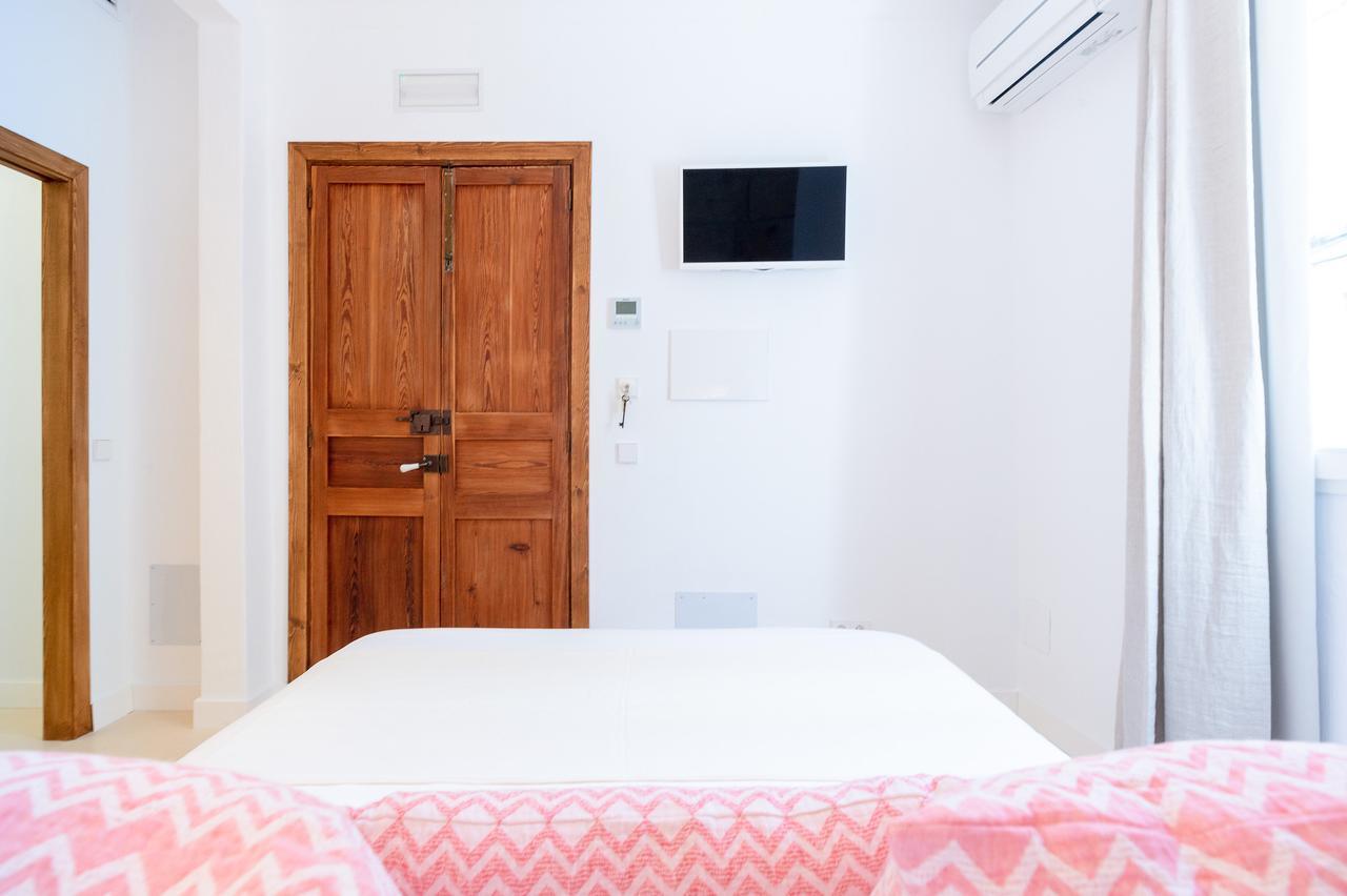 Llonga'S 11Th Youth Hostel Ciutadella  Extérieur photo